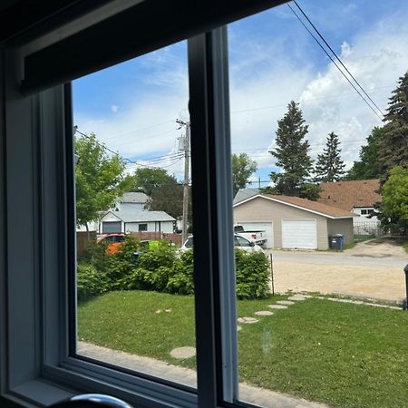 ウィニペグ Walking Distance To St Boniface, Easy Parkingヴィラ エクステリア 写真