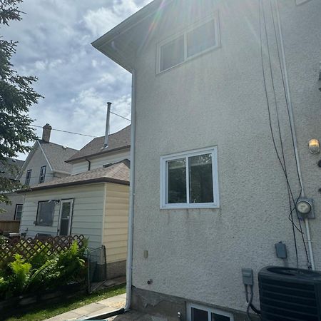 ウィニペグ Walking Distance To St Boniface, Easy Parkingヴィラ エクステリア 写真