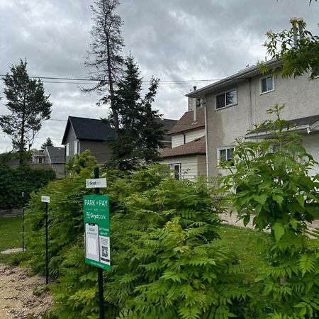 ウィニペグ Walking Distance To St Boniface, Easy Parkingヴィラ エクステリア 写真